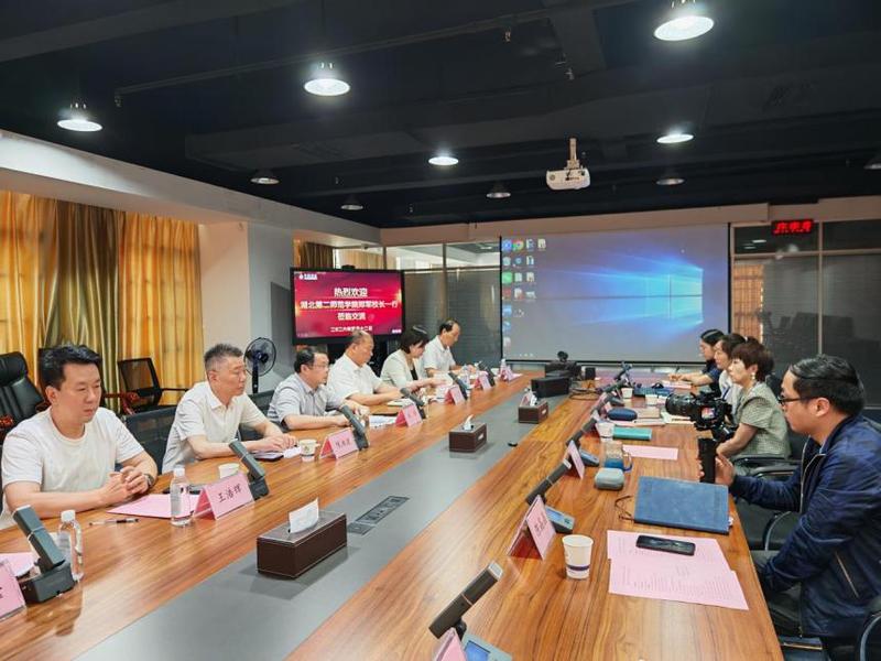 校长郑军带队赴中科通达访企拓岗...