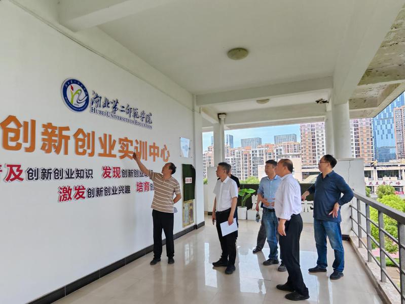 学院领导赴双创中心调研 推进数...